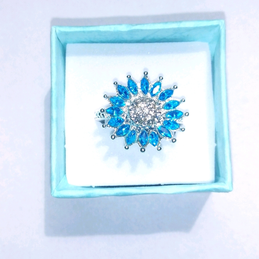 925 Sterling floral/diamond ring 7